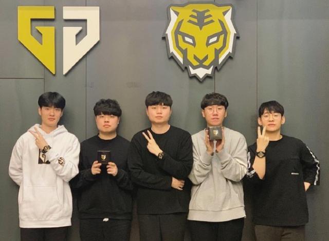 网友对此纷 网友对此纷