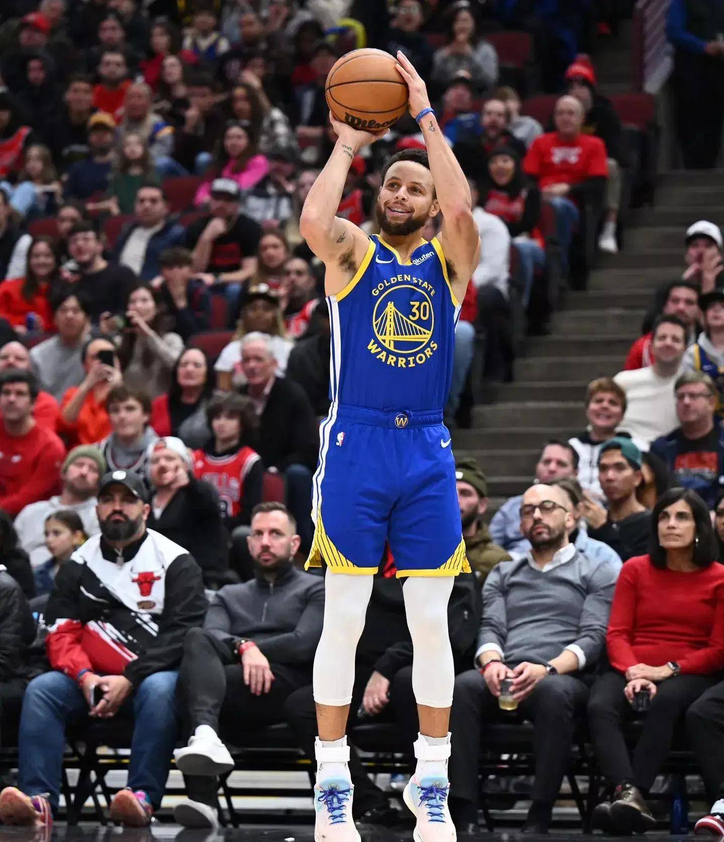 [英超]曼城取得联赛七连胜 升至榜首.