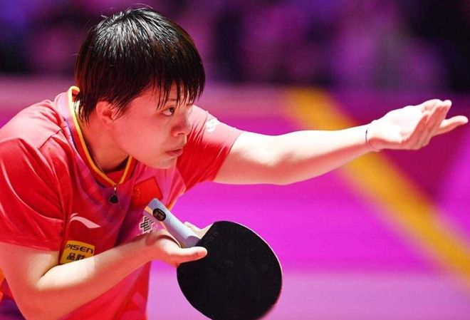 足坛一夜动态：阿森纳官宣哲凯赖什！罗马诺翻车 曼联曼城争夺门神